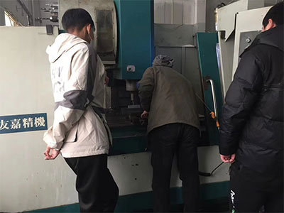 三轴加工中心