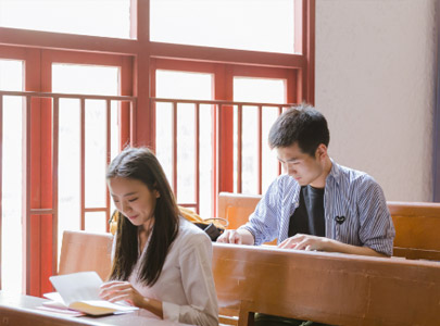 高校环境艺术专业学生