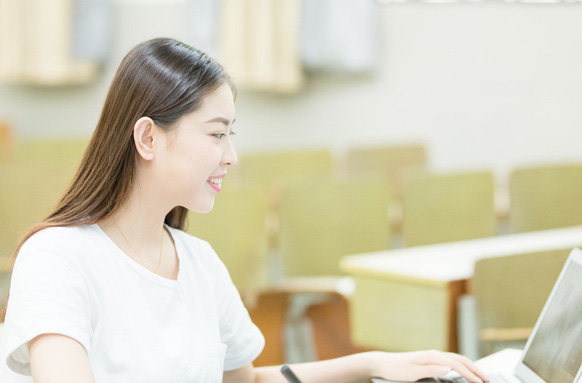 在校学生