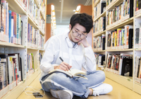 还在校就读的学生