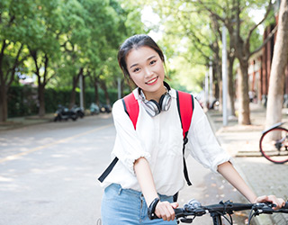 在校学生