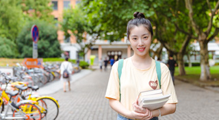 游戏专业毕业生
