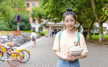 在校学生